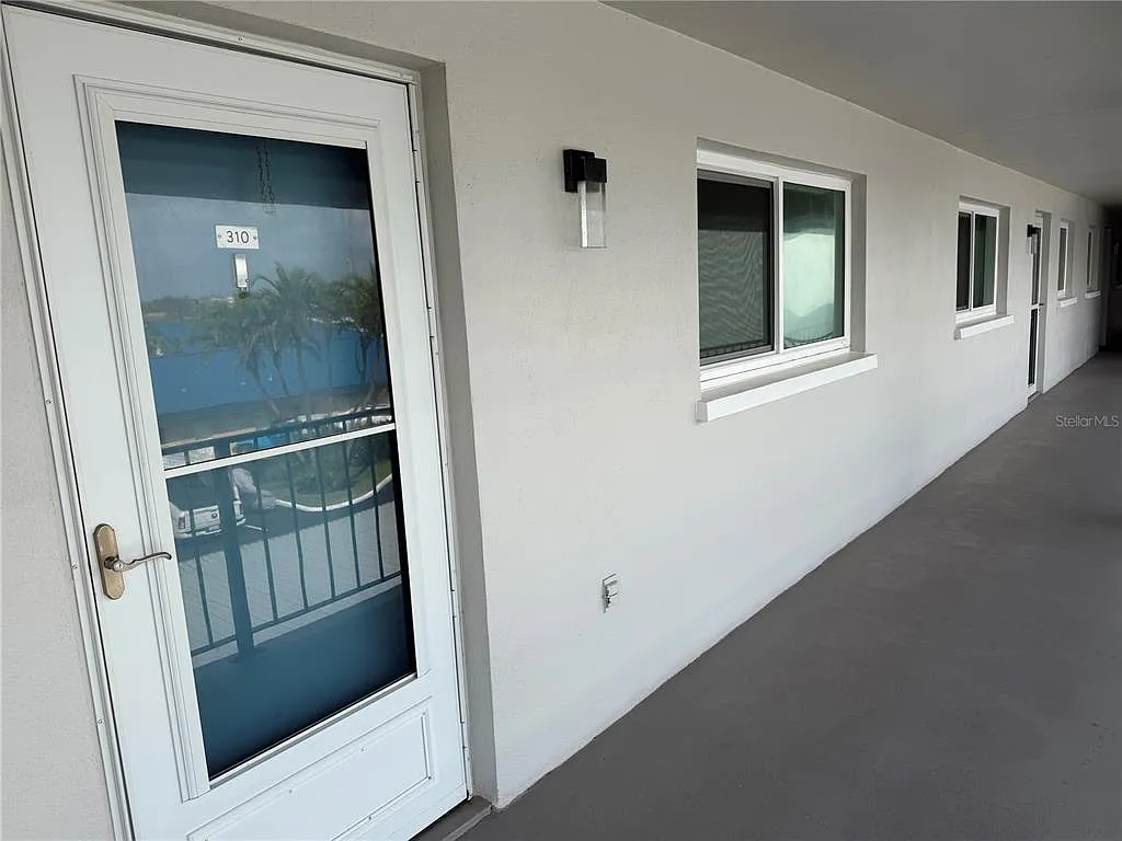 2 bed, 2.0 bath, 833 sqft, $1,500 — Photo 2