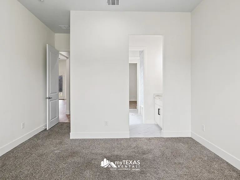 255 Kathryns Ct — Photo 6