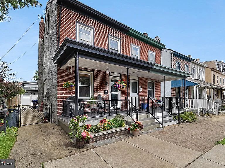 1st image of 519 E Barnard St
