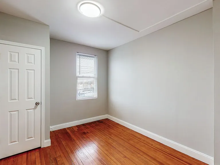 2867 Mayfield Ave — Photo 13