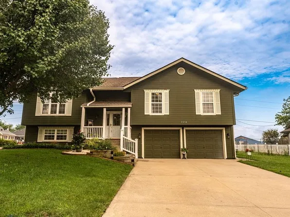 304 Andrea Ln, Harrisonville, MO 64701
