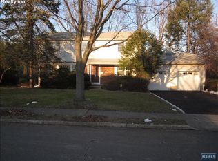 275 Taft Ct, Paramus, NJ 07652