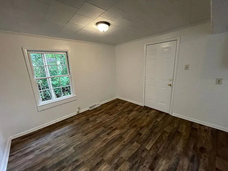 1002 Wilmouth St — Photo 9