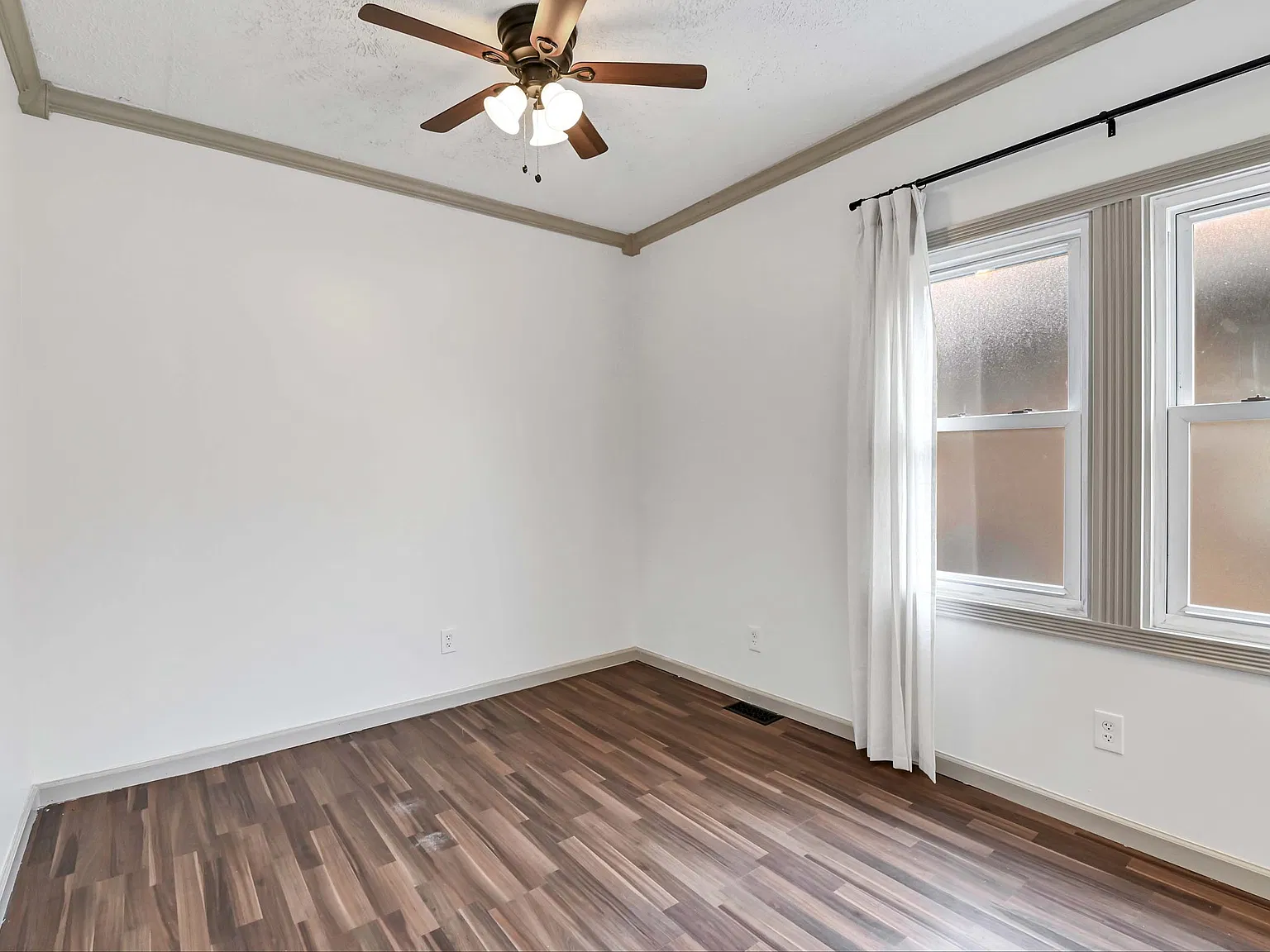 2 bed, 1.5 bath, 1030 sqft, $1,825 — Photo 4
