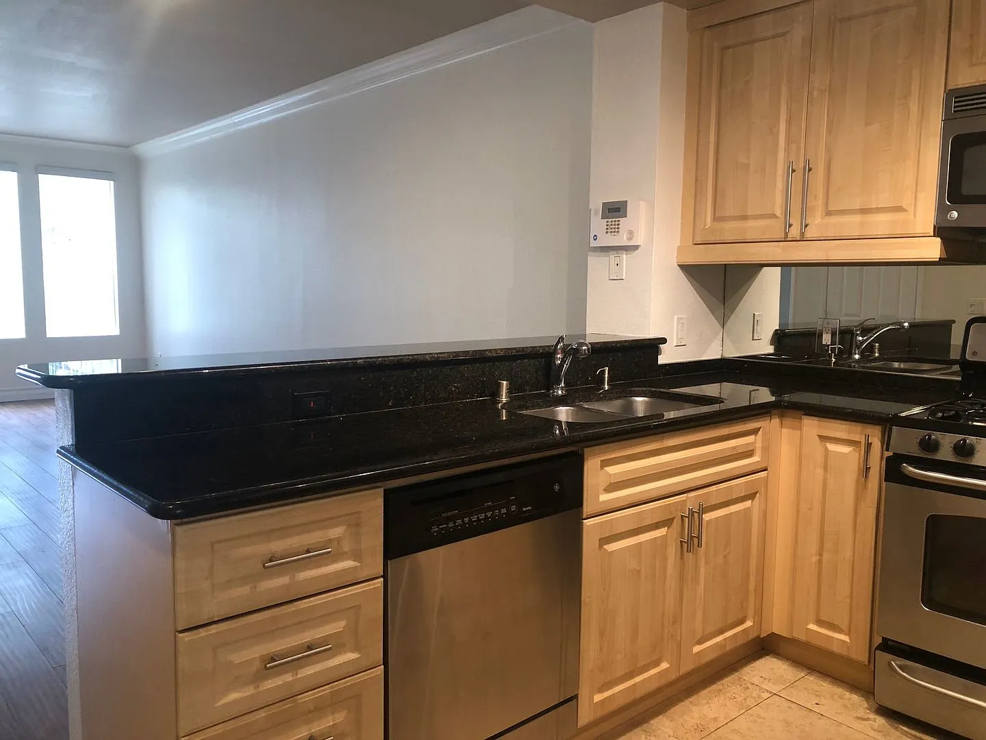 Meridian Unfurnished 1Bdr/1Bath Luxury Condo. Utilities & Cable Service NOT included in advertise... — Photo 4