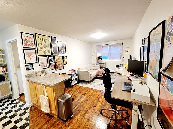 3rd image of 3164 46th St APT 2C