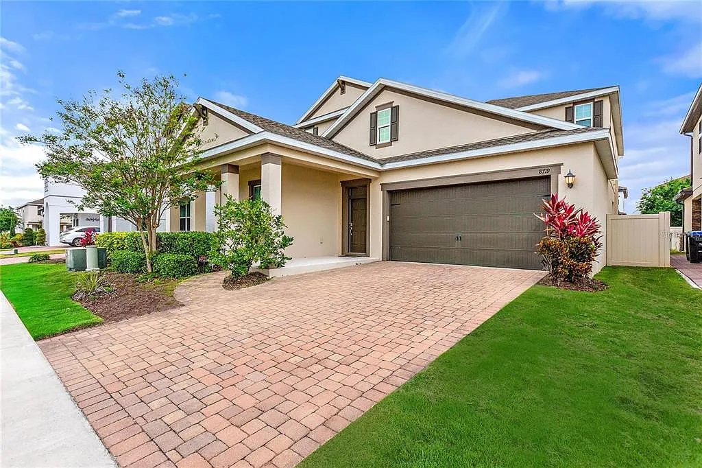 5 bed, 3.5 bath, 3725 sqft, $5,000 — Photo 1