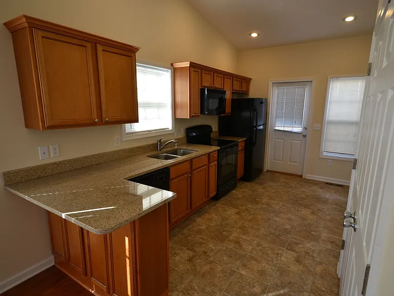 1809 Willow Hill Dr — Photo 4