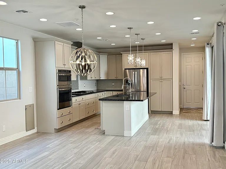 2366 W Gloria Ln — Photo 11