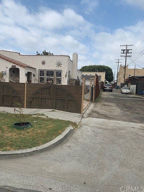 2nd image of 1019 E 76th St