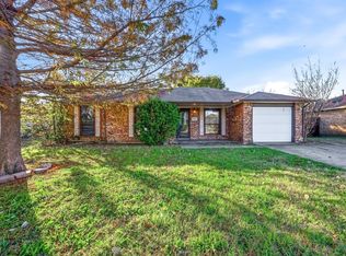 104 Mesa Dr, Glenn Heights, TX 75154
