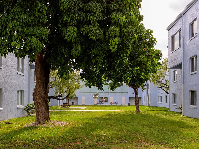 Waterford Apartments — Photo 9