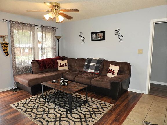 3rd image of 312 Southglenn Dr