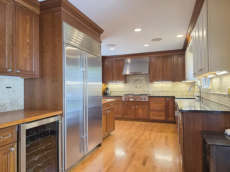 11 Alden Ave — Photo 8