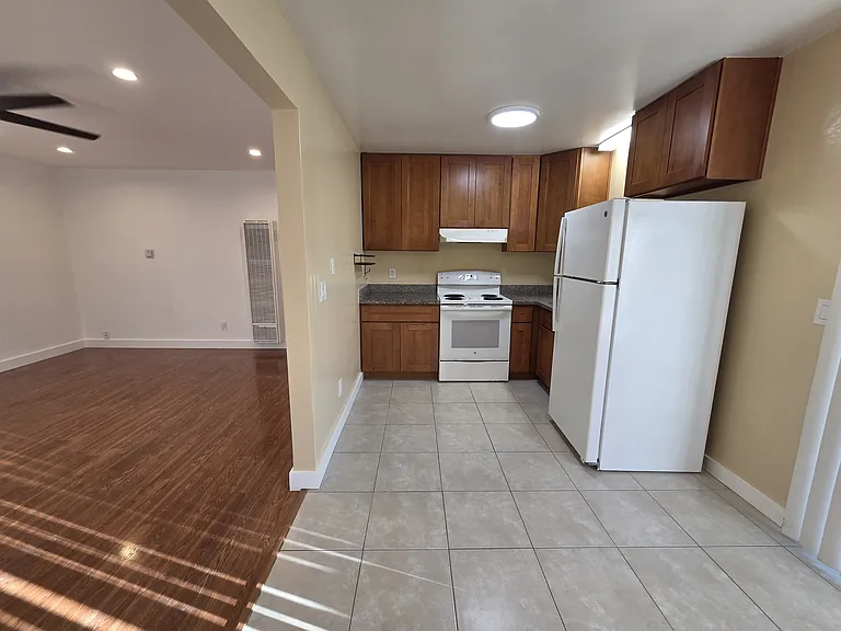 835 State St — Photo 5