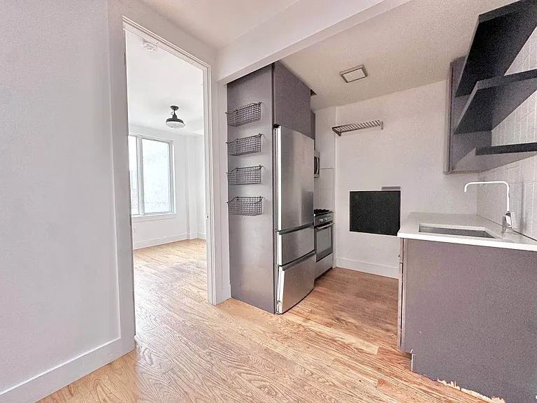 189 Johnson Ave #4B — Photo 2