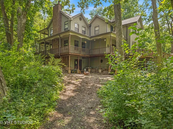 2418 Bennington Ln, McHenry, IL 60050