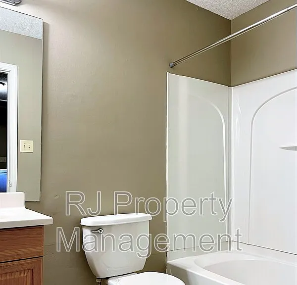 4615 Addington Dr — Photo 17