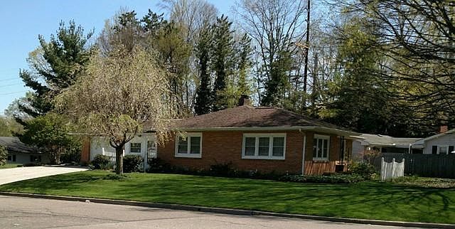 1st image of 870 Sheridan Dr