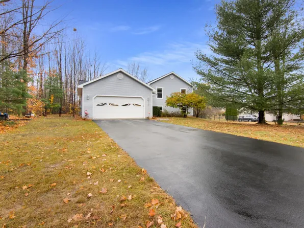 6684 Windtree Ln, Lake Ann, MI 49650