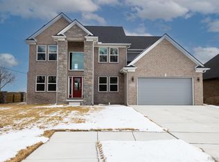 39990 W Offshore Dr, Harrison Township, MI 48045