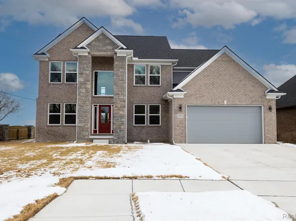 39990 W Offshore Dr, Harrison Township, MI 48045