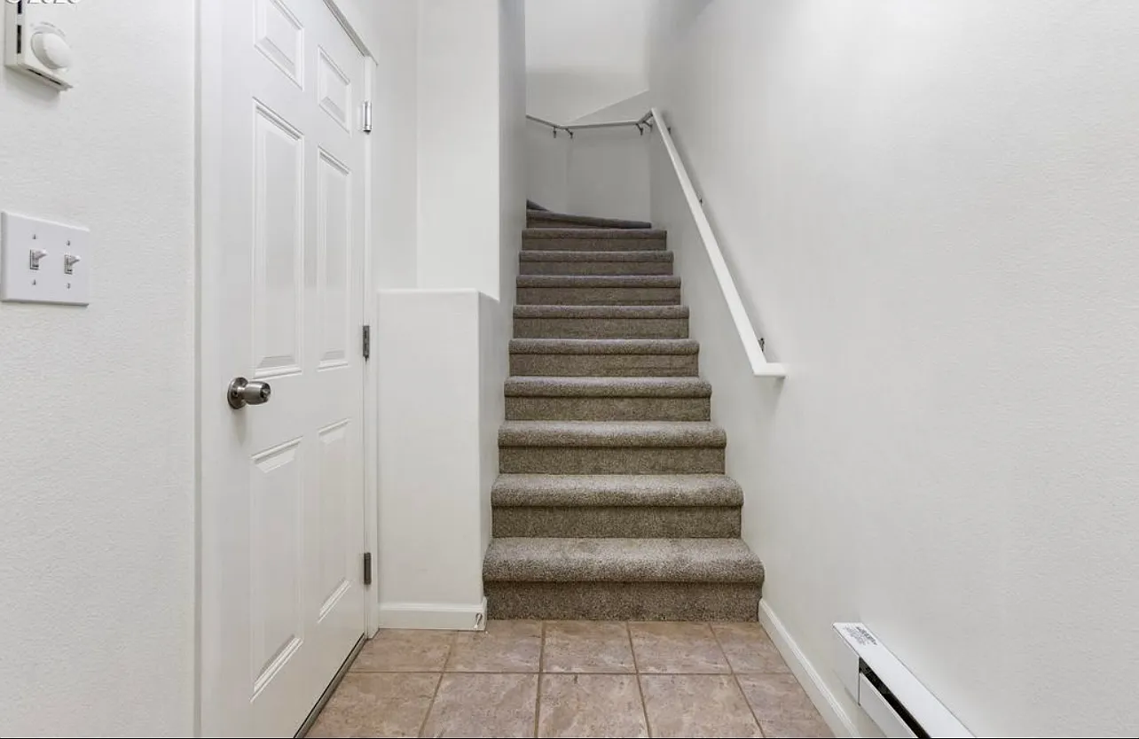 2 bed, 1057 sqft, $2,100 — Photo 2