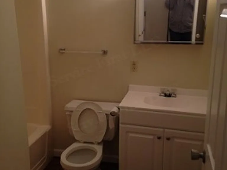 307 E Hackberry St — Photo 2