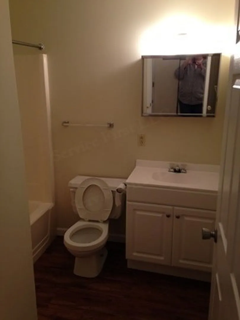 Building Photo - 307 E Hackberry St