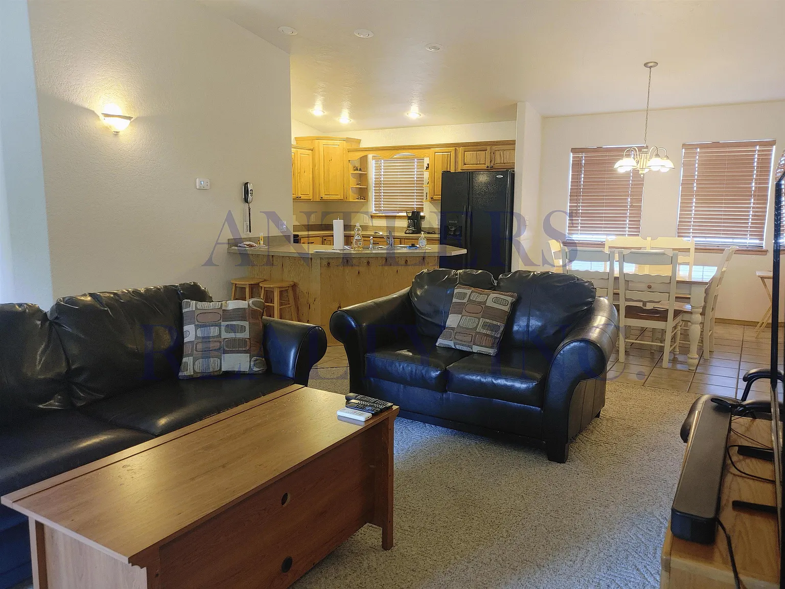 3 bed, 2.0 bath, 1433 sqft, $1,900 — Photo 3