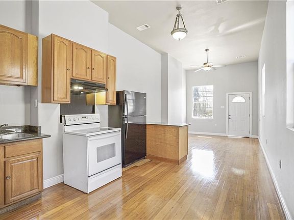 5th image of 3725 Willow St #27