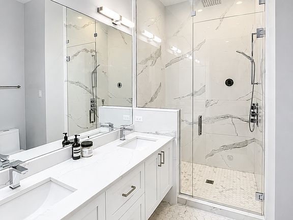 5th image of 1504 W Walton St APT 2