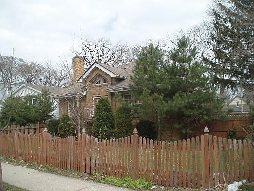 2nd image of 1917 Dodge Ave