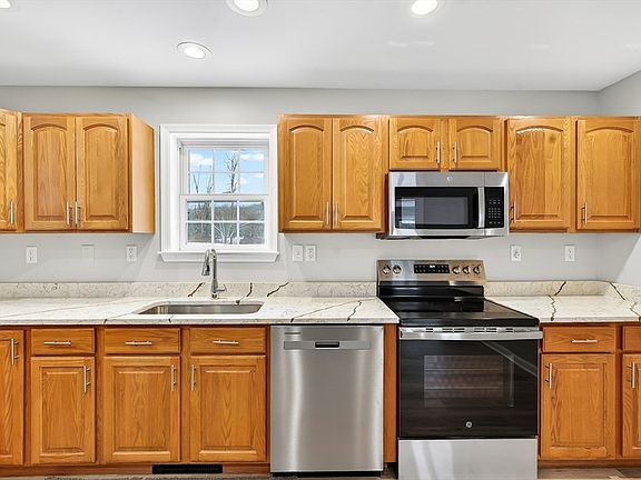 3rd image of 704 Brattleboro Rd