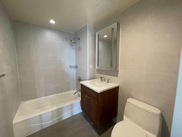 2nd image of 14438 35th Ave APT 8C