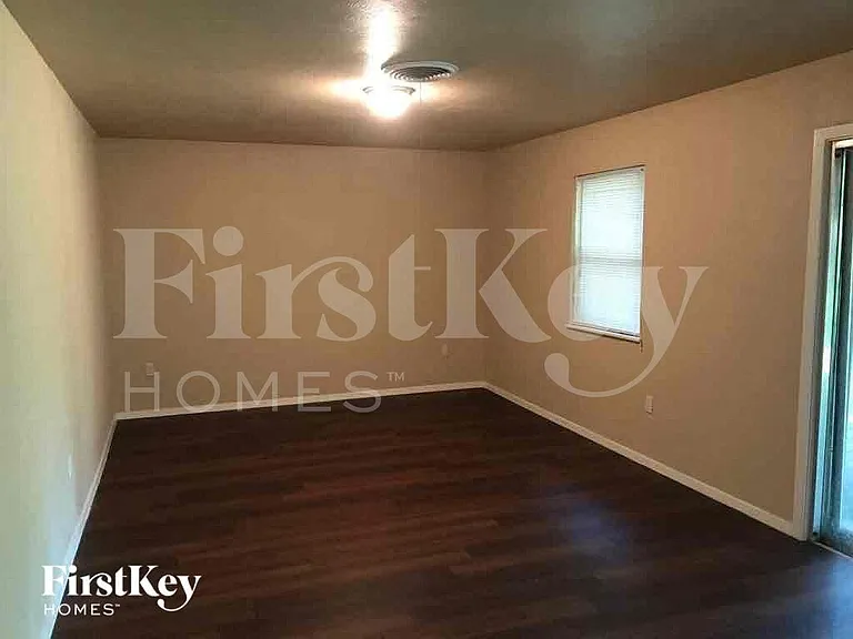 5605 Odessa Ave — Photo 4