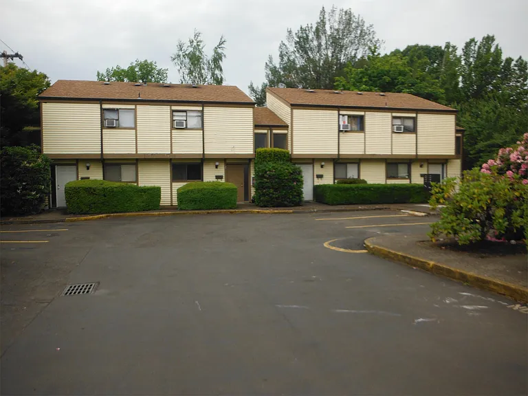 925 Coburg Rd #8 — Photo 9