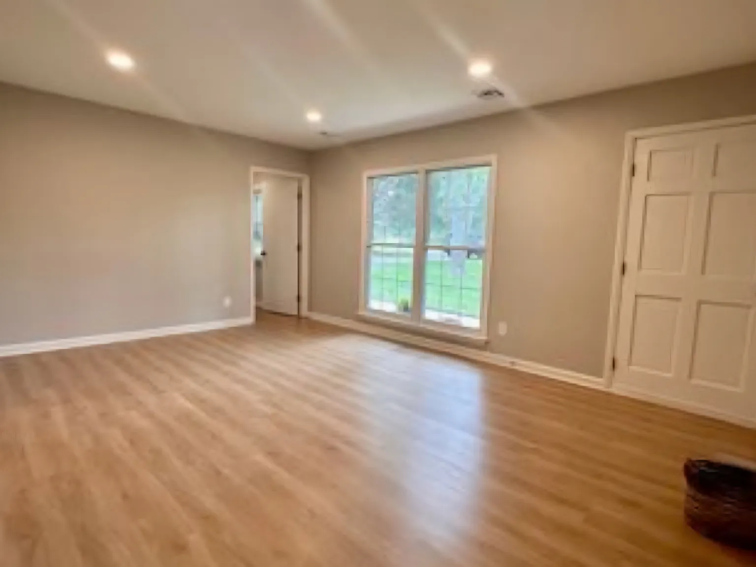 3 bed, 1272 sqft, $2,100 — Photo 3
