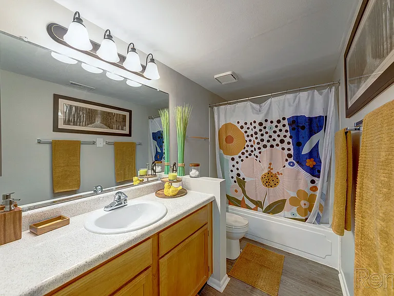Cherry Creek Apartments — Photo 7