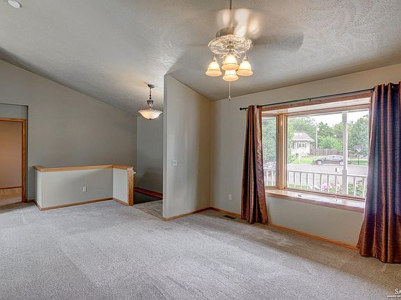 4th image of 1120 Bentley Ave
