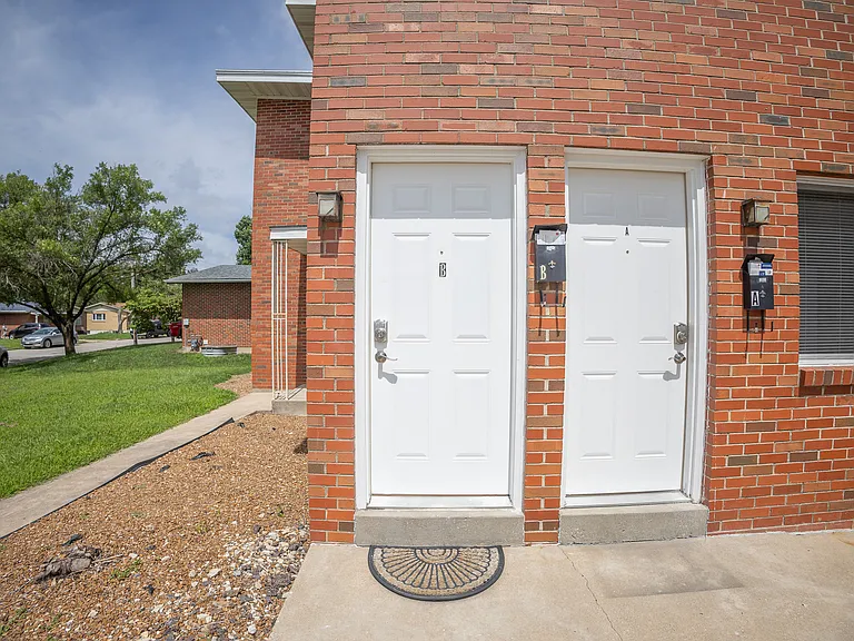 1502 Ridgewood Dr #B — Photo 3