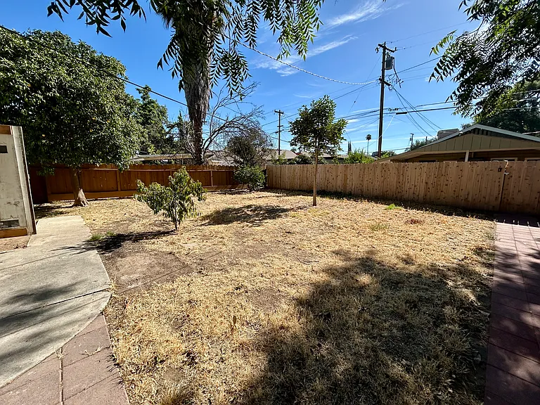1346 N Safford Ave — Photo 19