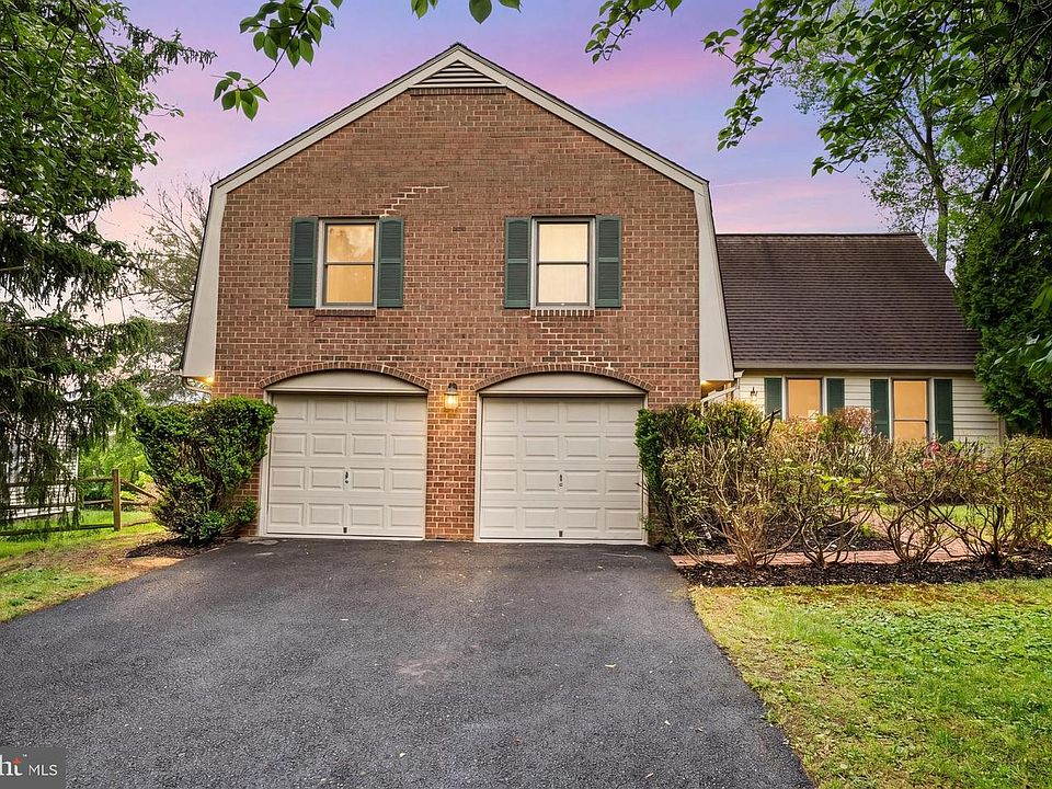1st image of 10 Dellcastle Ct