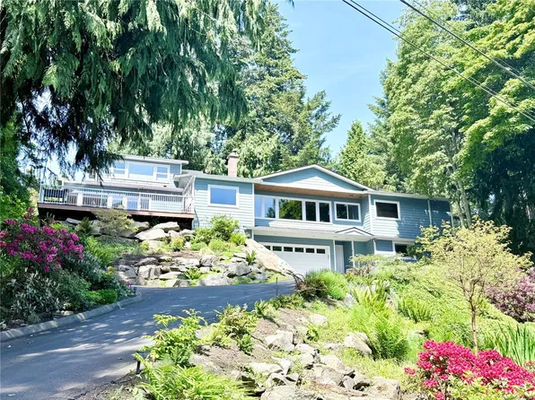 10930 Fernie Wynd Rd, North Saanich, BC V8L 5H8