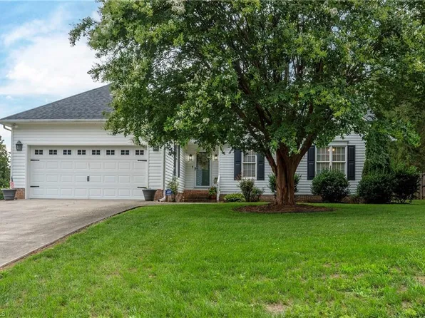 6630 Valleyoak Dr, Clemmons, NC 27012
