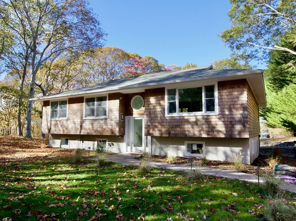 48 Stearns Point Rd, Shelter Island Heights, NY 11965