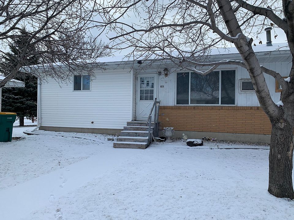 1st image of 623 2nd Ave W