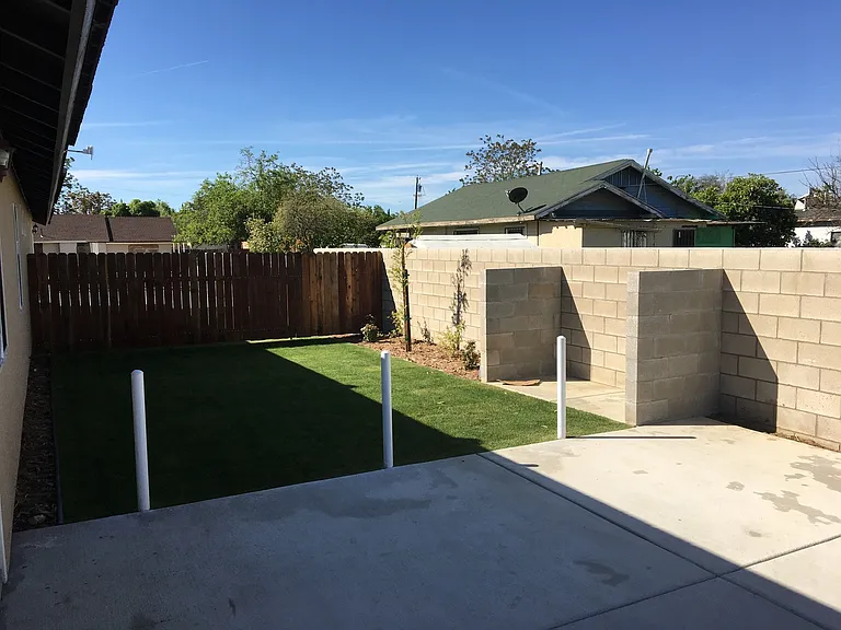 1005 S Baker St — Photo 5