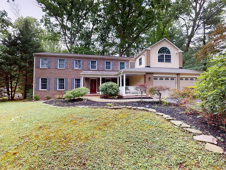 5803 Hall St — Photo 35