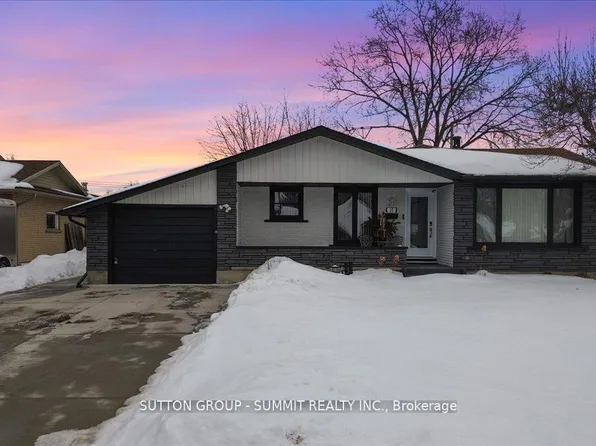 22 Oak St, Welland, ON L3C 2Z9